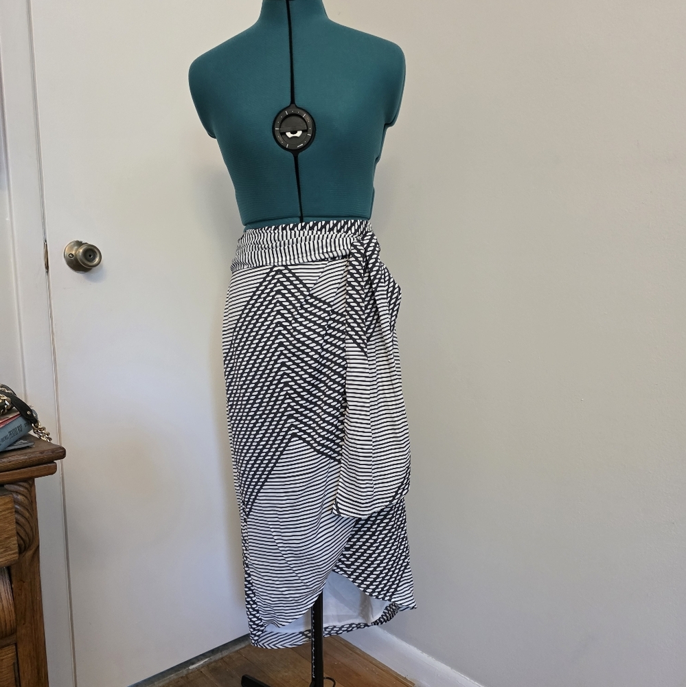 Banana Republic NWT Black and White Geometric Midi Skirt, 4T
